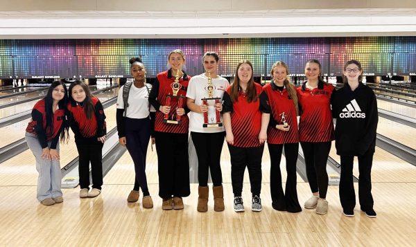 Bowling team places 3rd at the Dixon Classic: Gladys Diaz, Tatiana Toba, Ava McWilliams, Annie Lucas, Chloe Smith, Addyson Wyatt, Ava Mardis, Shelby Toler, Kasandra Scheid